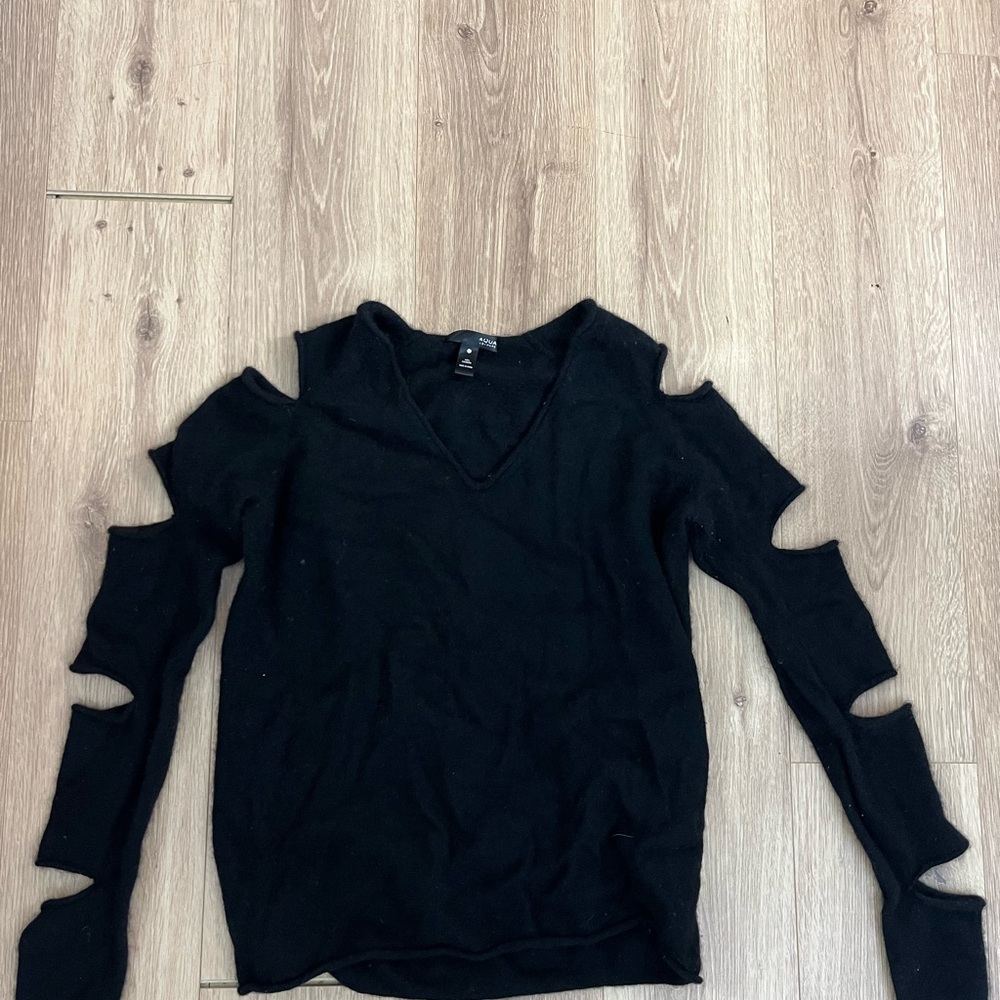 Aqua 100% Cashmere Black Cutout V-Neck Sweater - Small